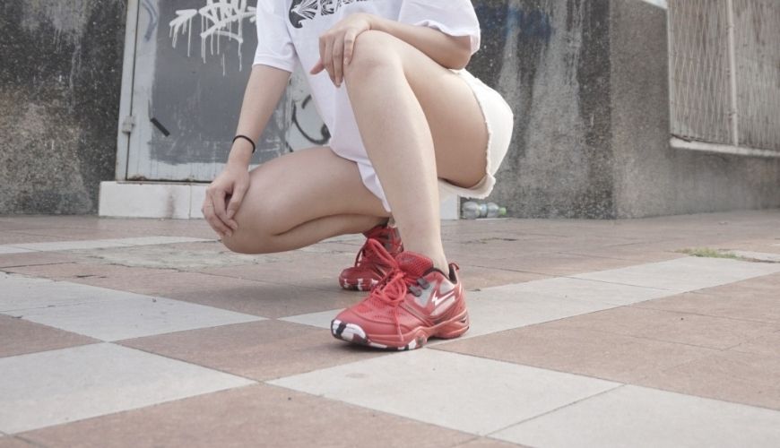 memilih sepatu lari wanita